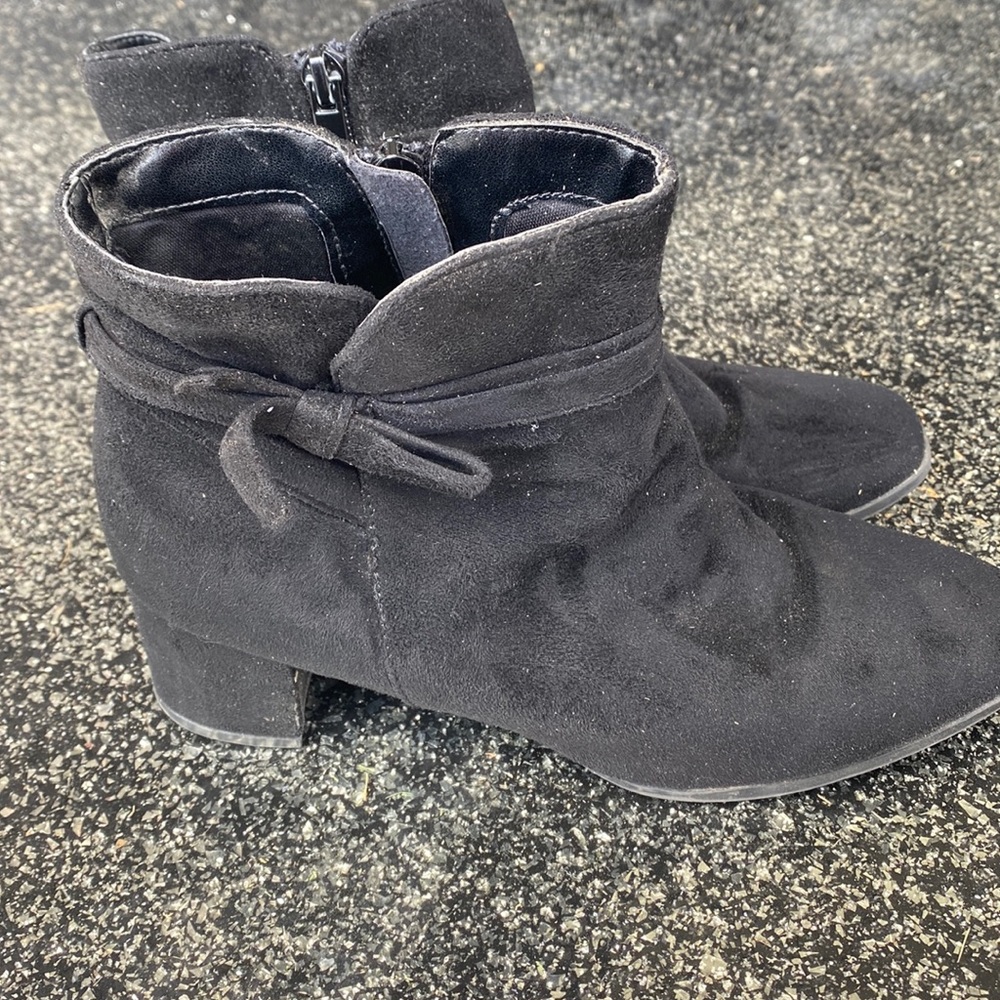 Size 8 Black Boots Booties Bow